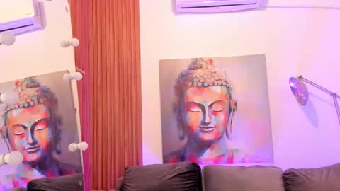 Snapshot of cinnia_ chatting on December 1, 10:09 am Cintia online show from December 1, 10:09 am