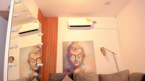 Snapshot of cinnia_ chatting on December 4, 10:13 am Cintia online show from December 4, 10:13 am