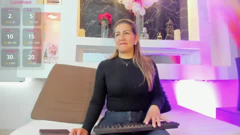 Snapshot of cinthya_mjs chatting on April 21, 12:11 pm Cinthya online show from April 21, 12:11 pm