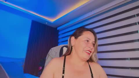 Snapshot of cinthya_roberts chatting on June 15, 7:27 pm Cinthya online show from June 15, 7:27 pm