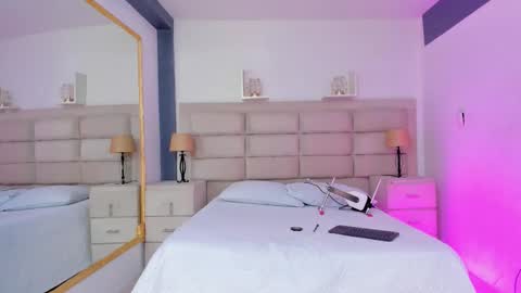 Snapshot of cintiacolins chatting on November 25, 8:42 pm CintiaCollins online show from November 25, 8:42 pm