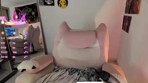 Snapshot of circe_l chatting on June 15, 12:13 am Paulina online show from June 15, 12:13 am