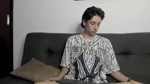 Snapshot of cirosky_elchicopolla chatting on December 2, 3:34 am cirosky_elchicopolla online show from December 2, 3:34 am