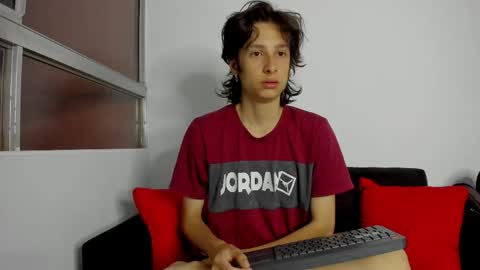cirosky_elchicopolla online show from May 4, 2:51 am