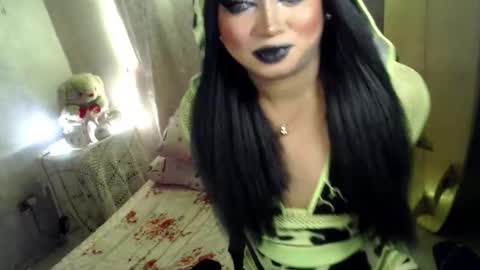 Snapshot of cj_parker69 chatting on May 18, 4:57 pm QUEEN CESS online show from May 18, 4:57 pm