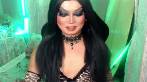 Snapshot of cj_parker69 chatting on June 15, 1:13 pm QUEEN CESS online show from June 15, 1:13 pm