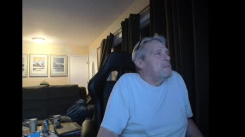 Snapshot of cjscout chatting on December 14, 8:34 am cjscout online show from December 14, 8:34 am