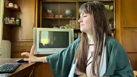 Claire Moulin online show from June 17, 8:39 am