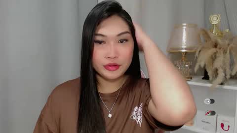 Snapshot of claire_wntr chatting on May 11, 3:45 am CLAIRE online show from May 11, 3:45 am