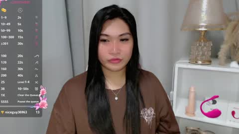 Snapshot of claire_wntr chatting on June 18, 6:02 am CLAIRE online show from June 18, 6:02 am