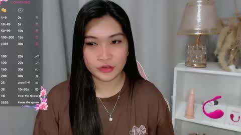 Snapshot of claire_wntr chatting on July 5, 4:52 am CLAIRE online show from July 5, 4:52 am