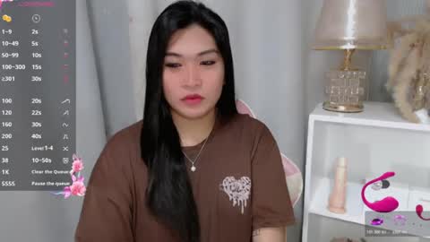Snapshot of claire_wntr chatting on July 6, 5:04 am CLAIRE online show from July 6, 5:04 am