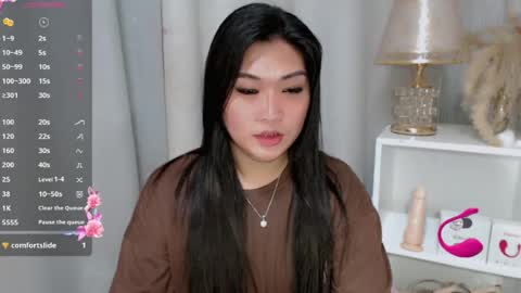 Snapshot of claire_wntr chatting on July 9, 5:44 am CLAIRE online show from July 9, 5:44 am