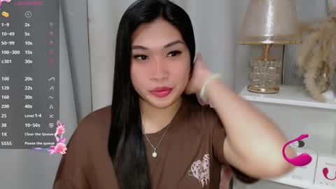 Snapshot of claire_wntr chatting on July 12, 4:47 am CLAIRE online show from July 12, 4:47 am
