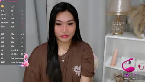 Snapshot of claire_wntr chatting on July 17, 6:20 am CLAIRE online show from July 17, 6:20 am