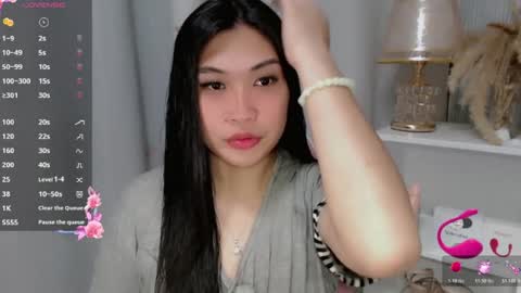 Snapshot of claire_wntr chatting on July 20, 11:23 am CLAIRE online show from July 20, 11:23 am