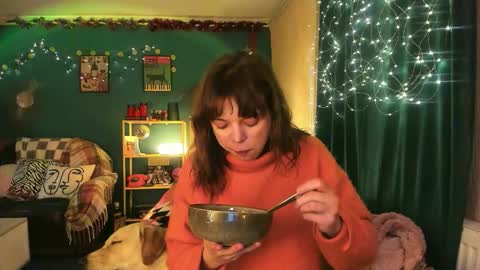 Snapshot of clancyosbourne chatting on December 17, 7:09 pm Clancy online show from December 17, 7:09 pm