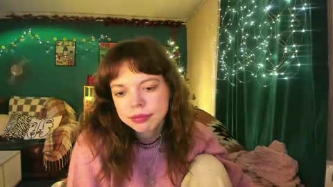 Snapshot of clancyosbourne chatting on December 18, 6:47 pm Clancy online show from December 18, 6:47 pm