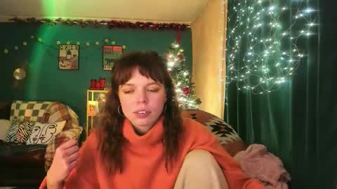 Snapshot of clancyosbourne chatting on December 19, 8:16 pm Clancy online show from December 19, 8:16 pm