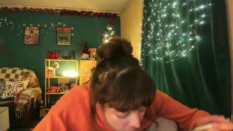 Snapshot of clancyosbourne chatting on December 22, 6:49 pm Clancy online show from December 22, 6:49 pm