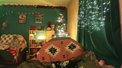 Snapshot of clancyosbourne chatting on January 12, 6:46 pm Clancy online show from January 12, 6:46 pm