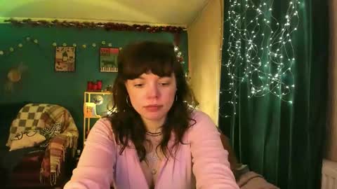 Snapshot of clancyosbourne chatting on February 7, 6:44 pm Clancy online show from February 7, 6:44 pm