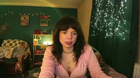 Snapshot of clancyosbourne chatting on February 15, 6:37 pm Clancy online show from February 15, 6:37 pm