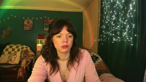 Snapshot of clancyosbourne chatting on February 22, 5:55 pm Clancy online show from February 22, 5:55 pm