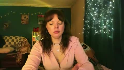 Snapshot of clancyosbourne chatting on March 1, 7:05 pm Clancy online show from March 1, 7:05 pm