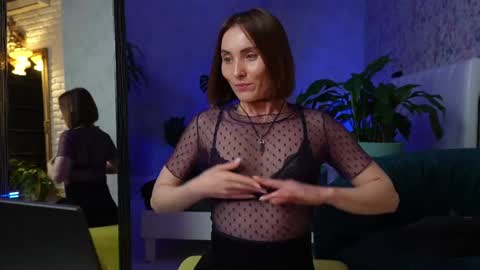 Snapshot of clara_bendover chatting on April 3, 5:55 pm Clara online show from April 3, 5:55 pm