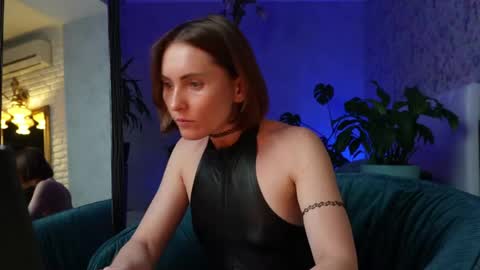 Snapshot of clara_bendover chatting on April 18, 5:06 pm Clara online show from April 18, 5:06 pm