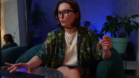 Snapshot of clara_bendover chatting on June 21, 6:32 pm Clara online show from June 21, 6:32 pm