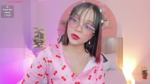 Snapshot of clara_lu chatting on May 9, 4:39 am C L A R A online show from May 9, 4:39 am