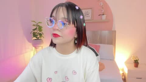 Snapshot of clara_lu chatting on May 12, 4:53 am C L A R A online show from May 12, 4:53 am