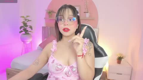 Snapshot of clara_lu chatting on May 27, 2:41 am C L A R A online show from May 27, 2:41 am
