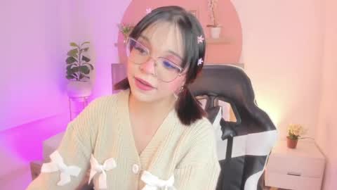 Snapshot of clara_lu chatting on June 7, 3:32 am C L A R A online show from June 7, 3:32 am