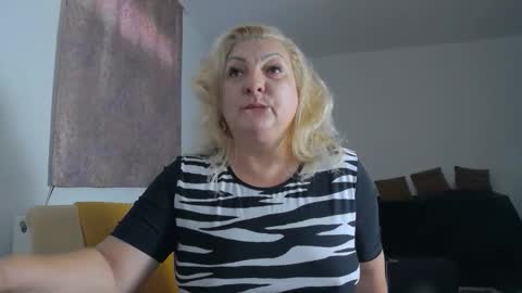 Snapshot of clarabbw77 chatting on May 17, 11:28 am Clara online show from May 17, 11:28 am