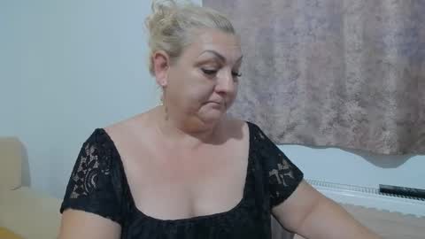Snapshot of clarabbw77 chatting on June 5, 9:42 pm Clara online show from June 5, 9:42 pm
