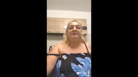 Snapshot of clarabbw77 chatting on June 10, 12:22 am Clara online show from June 10, 12:22 am