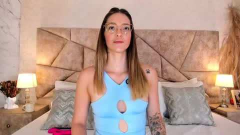 Snapshot of claradelmar_ chatting on May 23, 10:19 am Clara del mar online show from May 23, 10:19 am