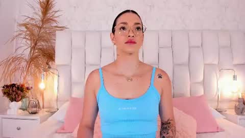 Snapshot of claradelmar_ chatting on June 18, 10:52 am Clara del mar online show from June 18, 10:52 am