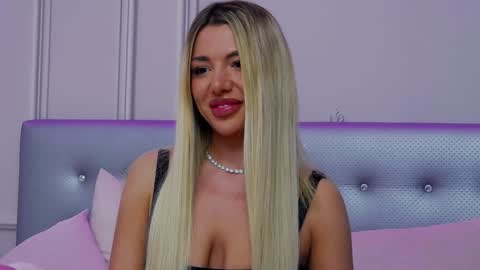 Snapshot of clarahazell chatting on January 5, 4:25 am ClaraHazel online show from January 5, 4:25 am