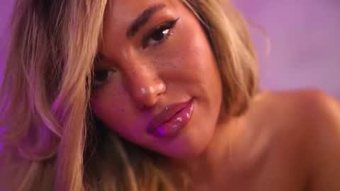 Snapshot of clarahazell chatting on September 18, 4:14 am ClaraHazel online show from September 18, 4:14 am