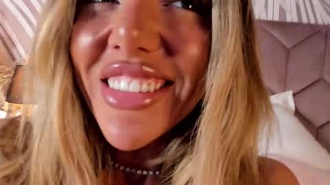 Snapshot of clarahazell chatting on October 12, 4:55 am ClaraHazel online show from October 12, 4:55 am