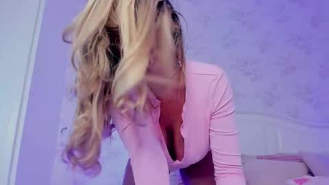 Snapshot of clarahazell chatting on October 16, 6:03 am ClaraHazel online show from October 16, 6:03 am