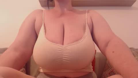 Snapshot of claralollipop chatting on May 11, 9:45 pm Clara online show from May 11, 9:45 pm