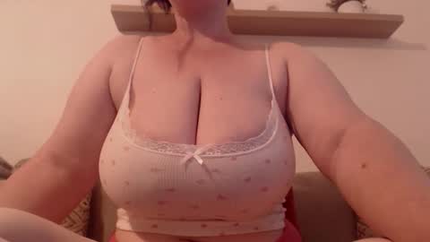 Snapshot of claralollipop chatting on June 2, 5:37 pm Clara online show from June 2, 5:37 pm