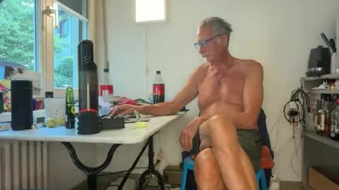 Snapshot of claramigger chatting on August 9, 1:49 pm claramigger online show from August 9, 1:49 pm