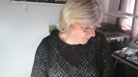 Snapshot of clarem chatting on September 27, 1:05 pm clare nylons online show from September 27, 1:05 pm