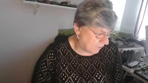 Snapshot of clarem chatting on June 8, 12:05 pm clare nylons online show from June 8, 12:05 pm
